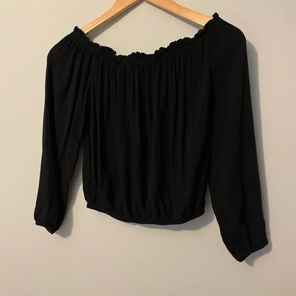 Brandy Melville Black Cropped Off the Shoulder Blouse - Picture 4 of 7